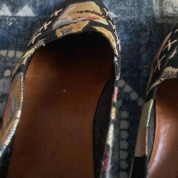 André Assous Made in spain leather flats with dragon detail size 9.5b - Picture 13 of 14